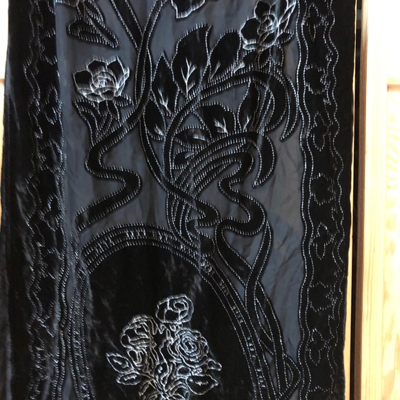 Ladies decorative shawl - Picture 1 of 2